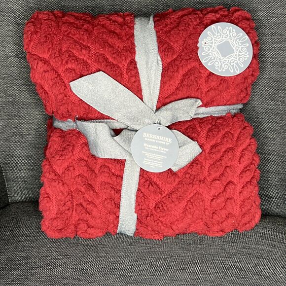 Berkshire Cable Sherpa Wearable Throw Blanket Cape Garnet Red NWT - Picture 1 of 5